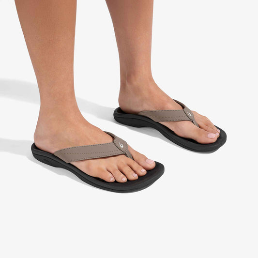 OluKai New | ‘Ohana - Warm Taupe / Black