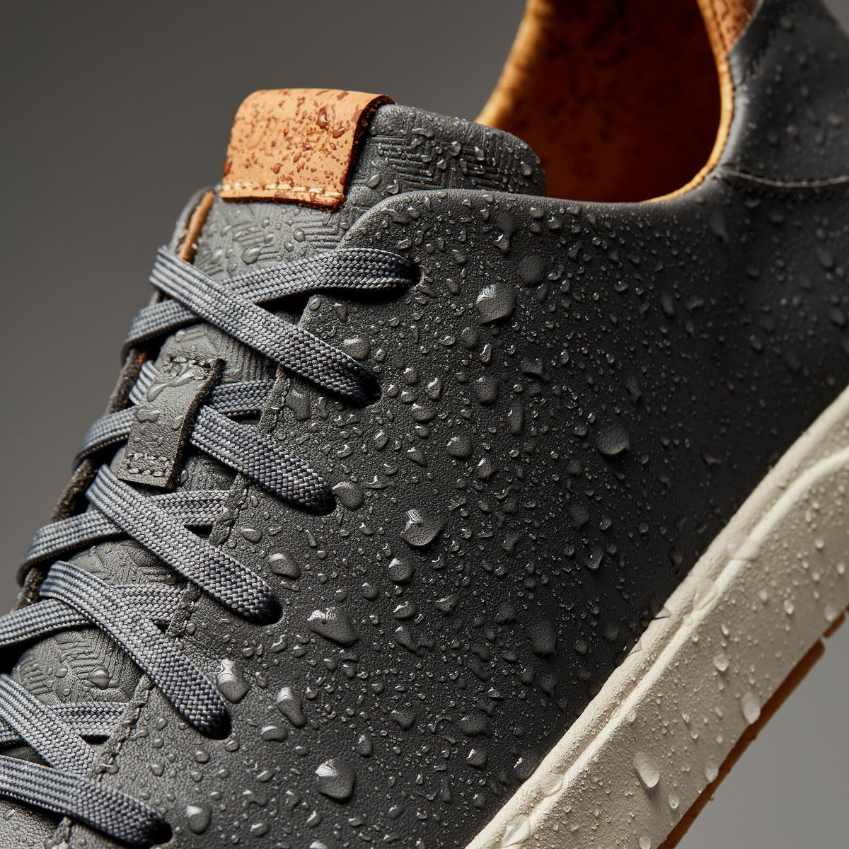 OluKai Special Offer | Lae‘ahi Lī ‘Ili Men's Leather Sneakers - Stone