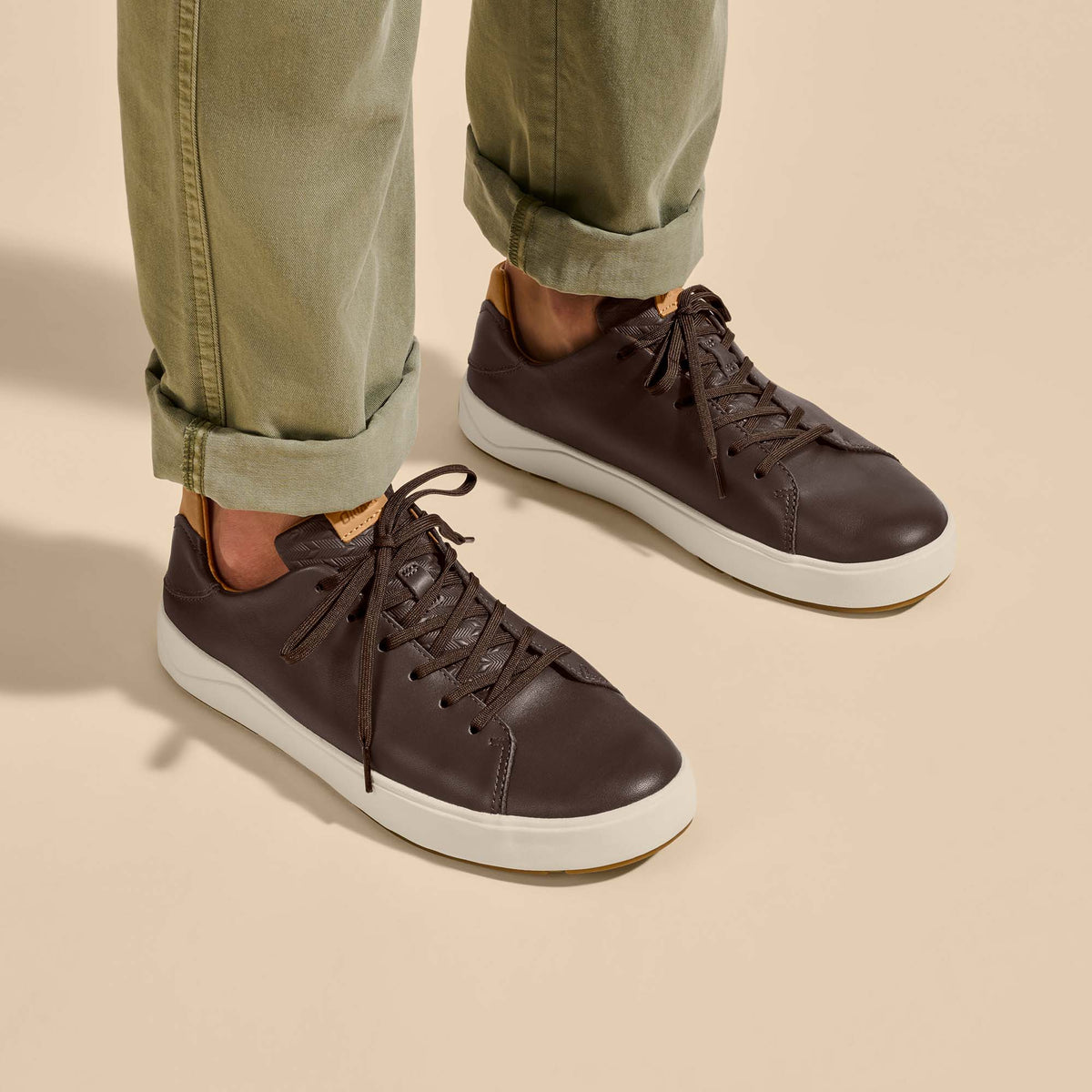OluKai Trending | Lae‘ahi Lī ‘Ili Men's Leather Sneakers - Dark Java