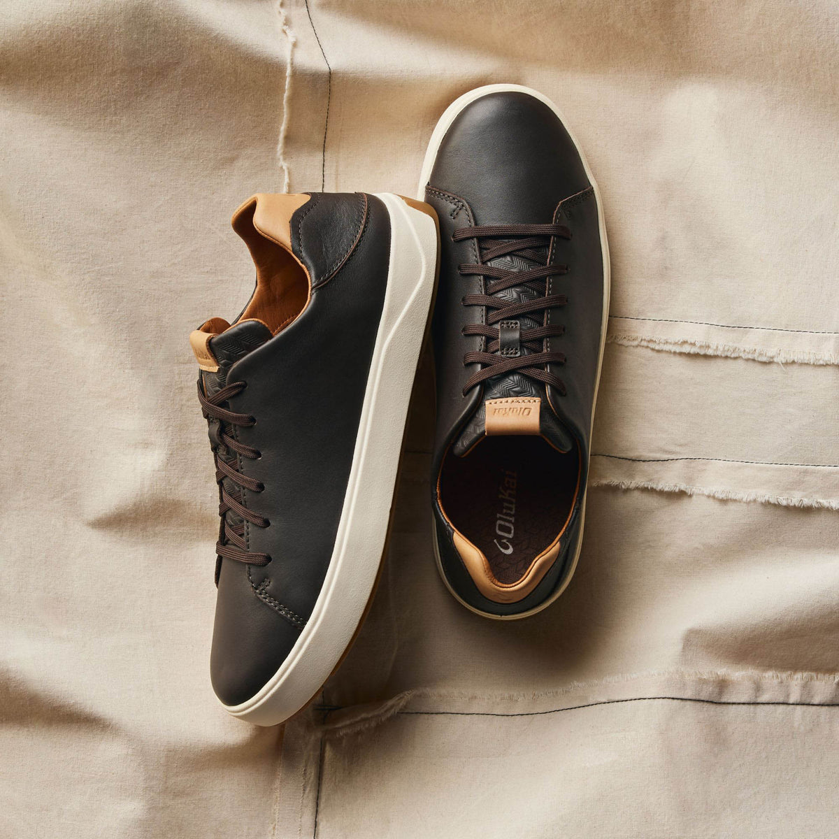 OluKai Trending | Lae‘ahi Lī ‘Ili Men's Leather Sneakers - Dark Java