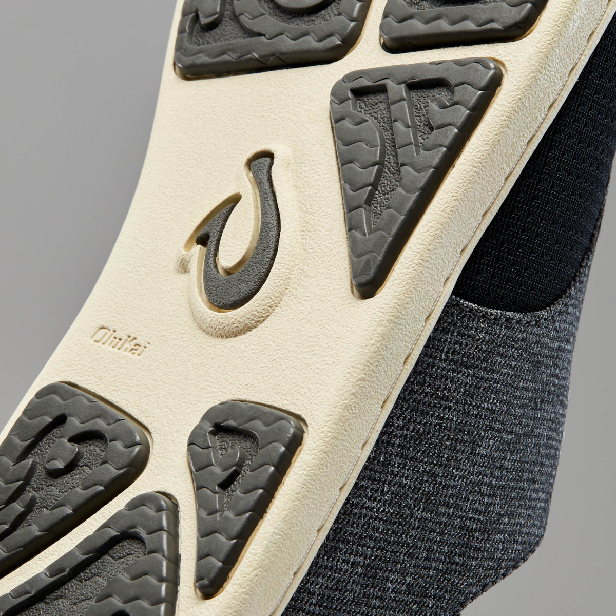 OluKai Best Seller | Nohea Moku Men's Boat Shoes - Dark Shadow