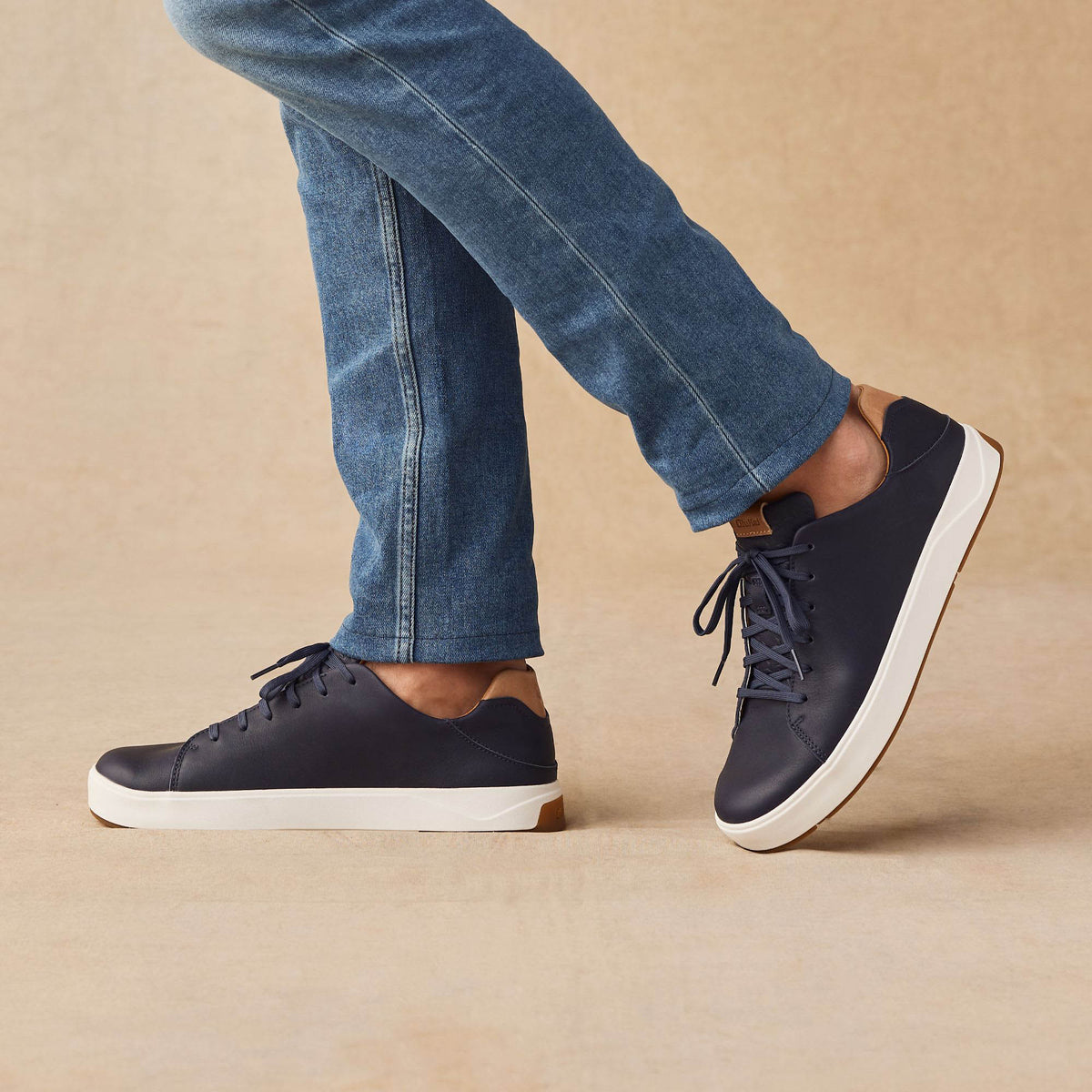 OluKai New | Lae‘ahi Lī ‘Ili Men's Leather Sneakers - Trench Blue