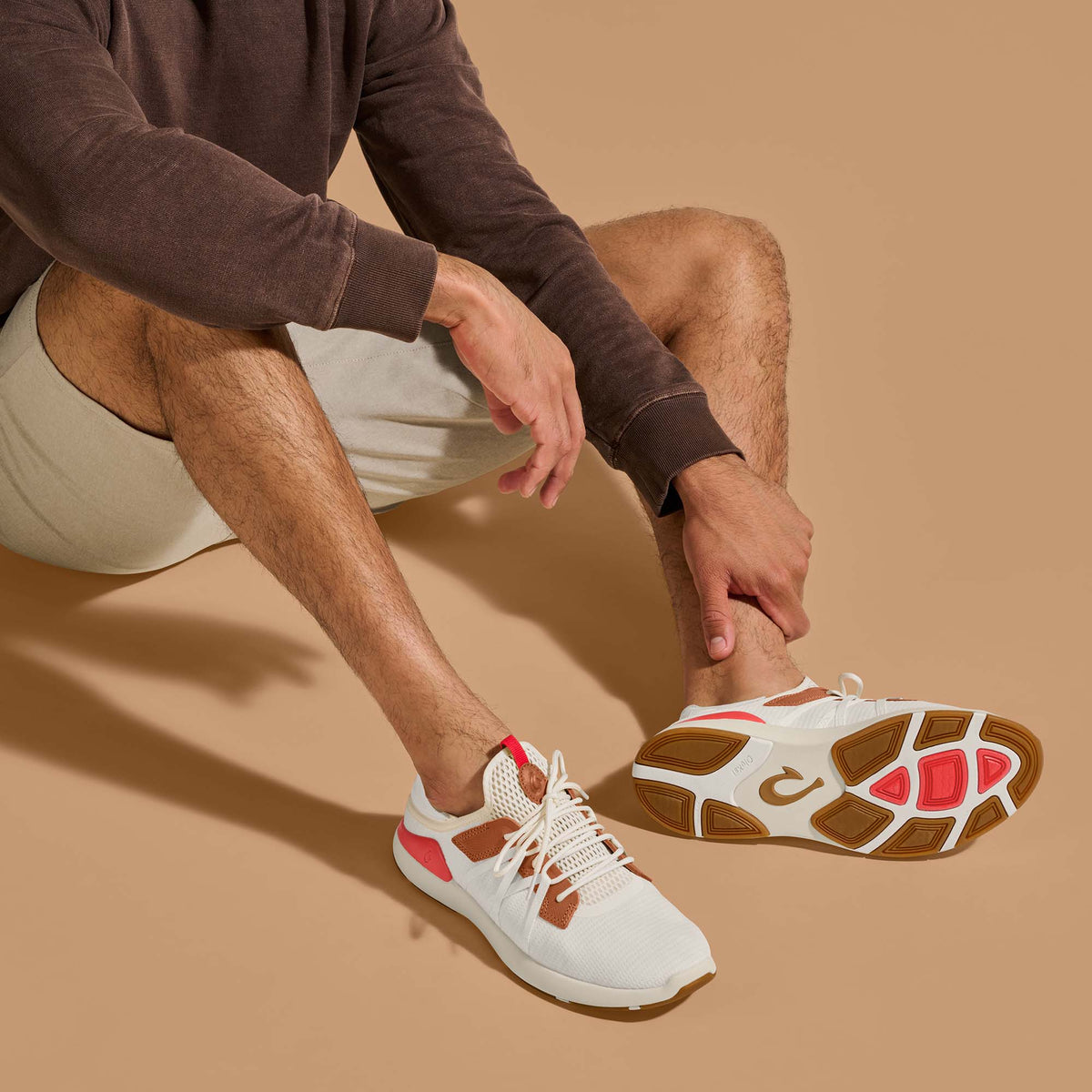OluKai Recommended | Mio Lī Men's Athletic Shoes - Bright White / Red Lava