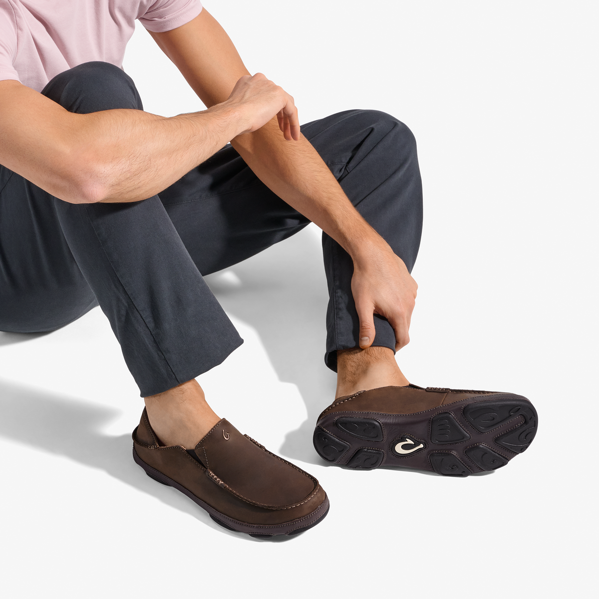 OluKai Everyday | Moloā Men's Leather Slip On Shoes - Dark Wood / Dark Java