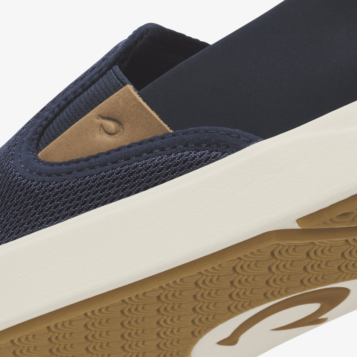 OluKai Quality | Lae'ahi Nui - Trench Blue / Tan