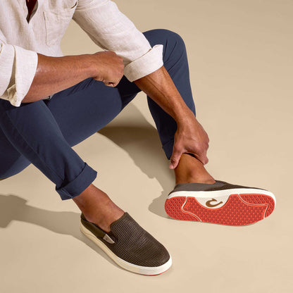 OluKai Special Offer | Lae‘ahi Men's Slip-On Sneakers - Kona