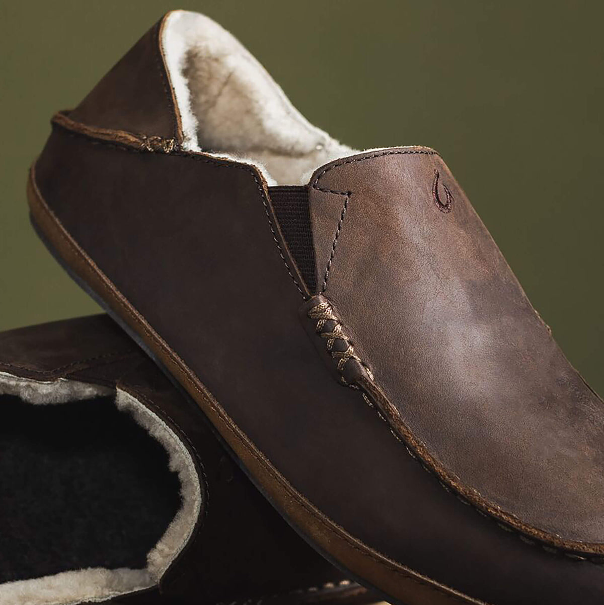 OluKai Featured | Moloā Men's Nubuck Leather Slippers - Dark Wood