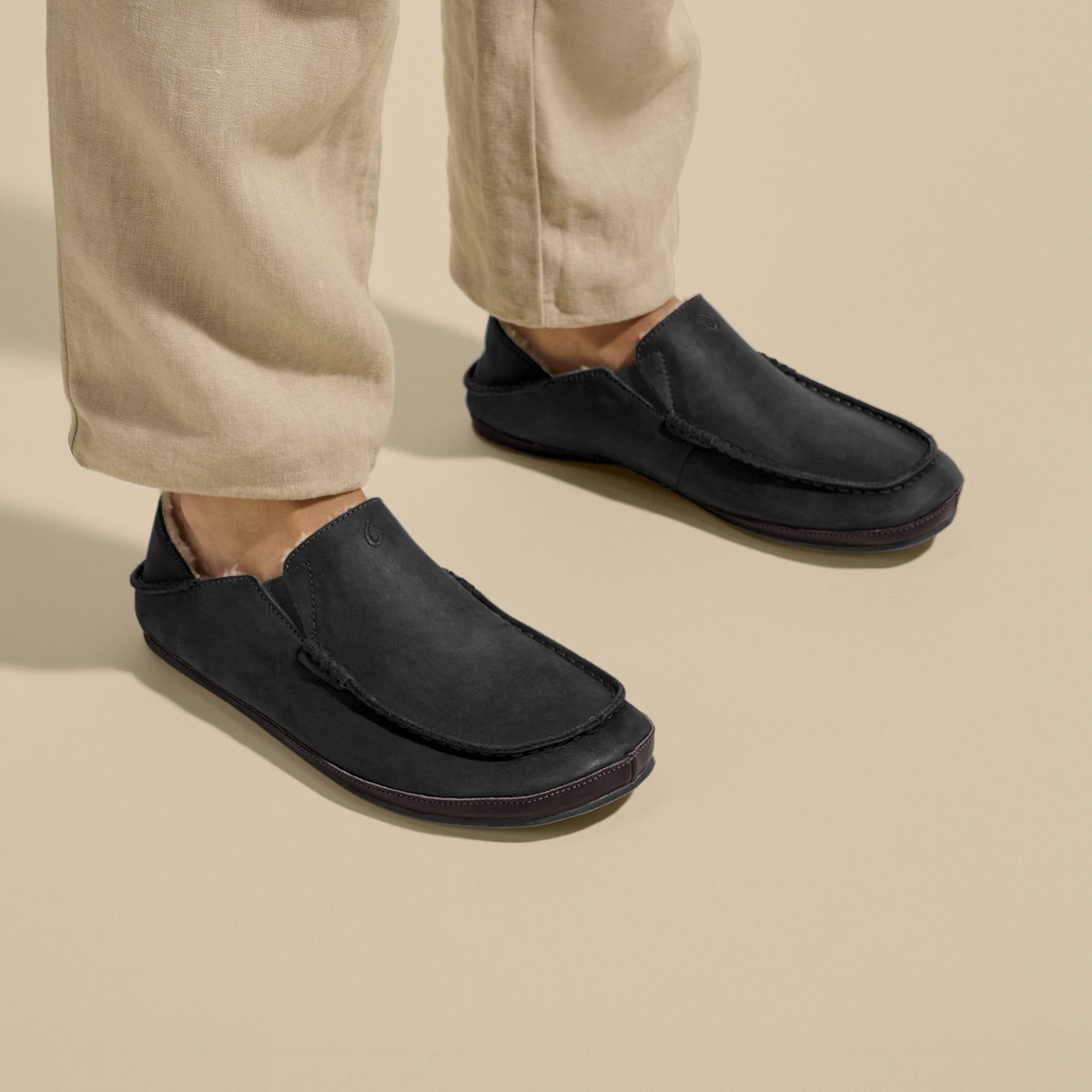OluKai Smart Buy | Moloā Slipper - Black / Dk Java