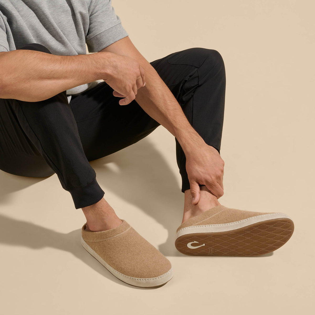 OluKai Everyday | Hāmani Hulu Men’s Wool Mule Slippers - Oatmeal