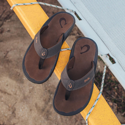 OluKai Deals | ‘Ohana Men's Beach Sandals - Dark Java / Ray