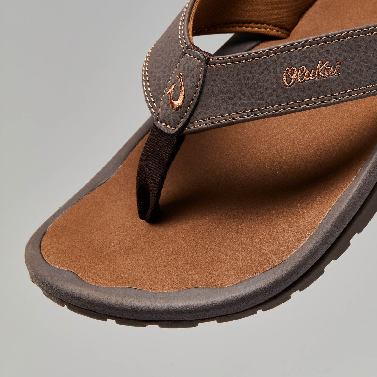 OluKai Deals | ‘Ohana Men's Beach Sandals - Dark Java / Ray