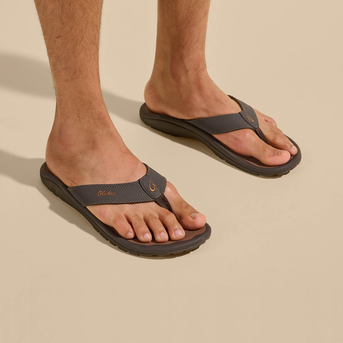 OluKai Deals | ‘Ohana Men's Beach Sandals - Dark Java / Ray
