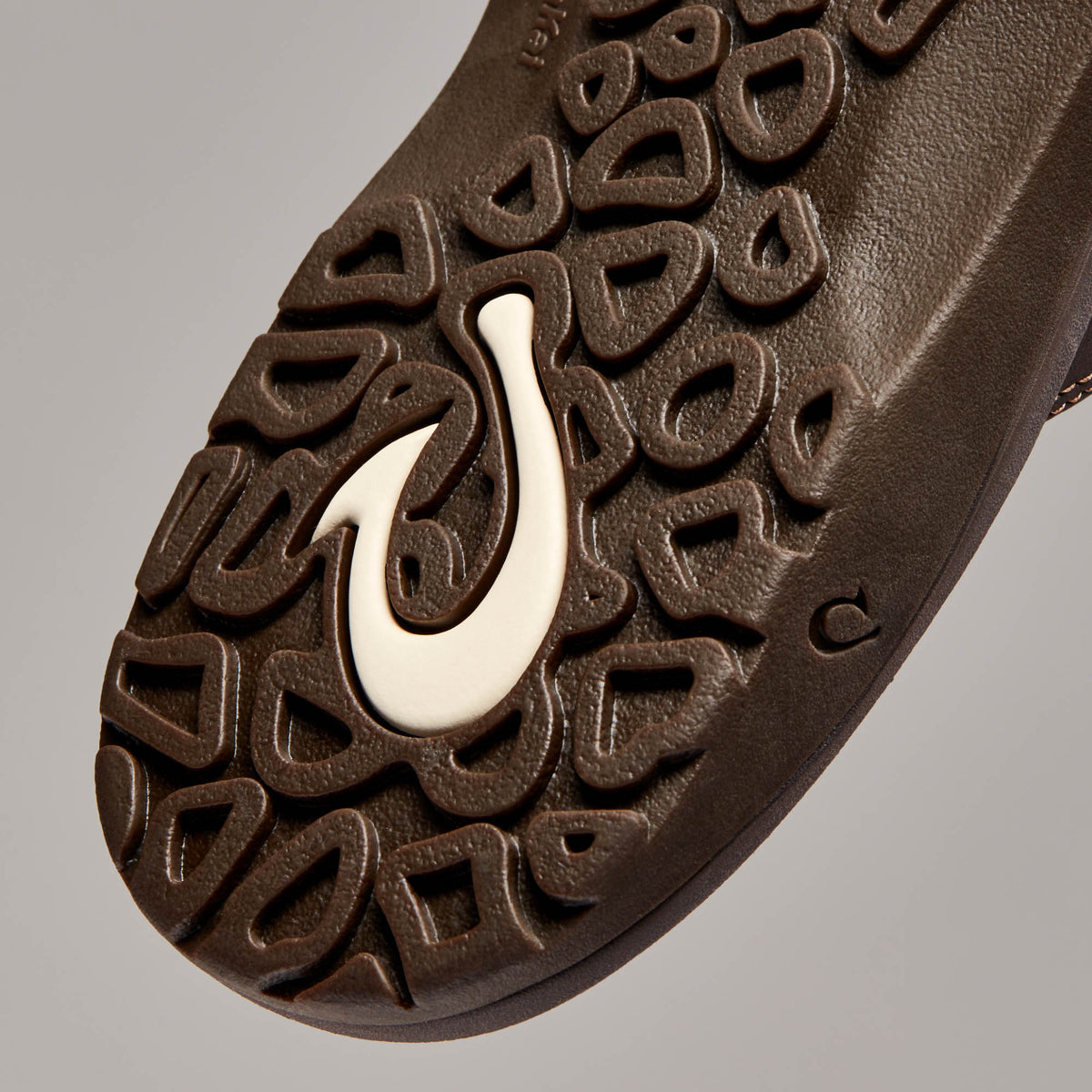 OluKai Deals | ‘Ohana Men's Beach Sandals - Dark Java / Ray