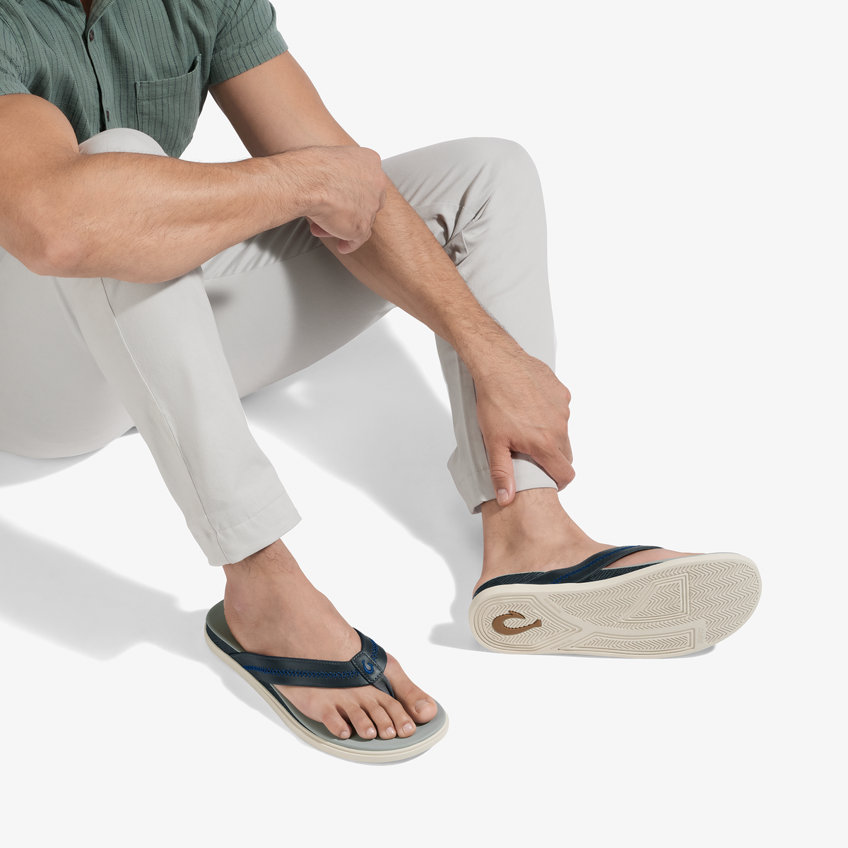 OluKai Signature | Shoreline - Rock / Pale Grey