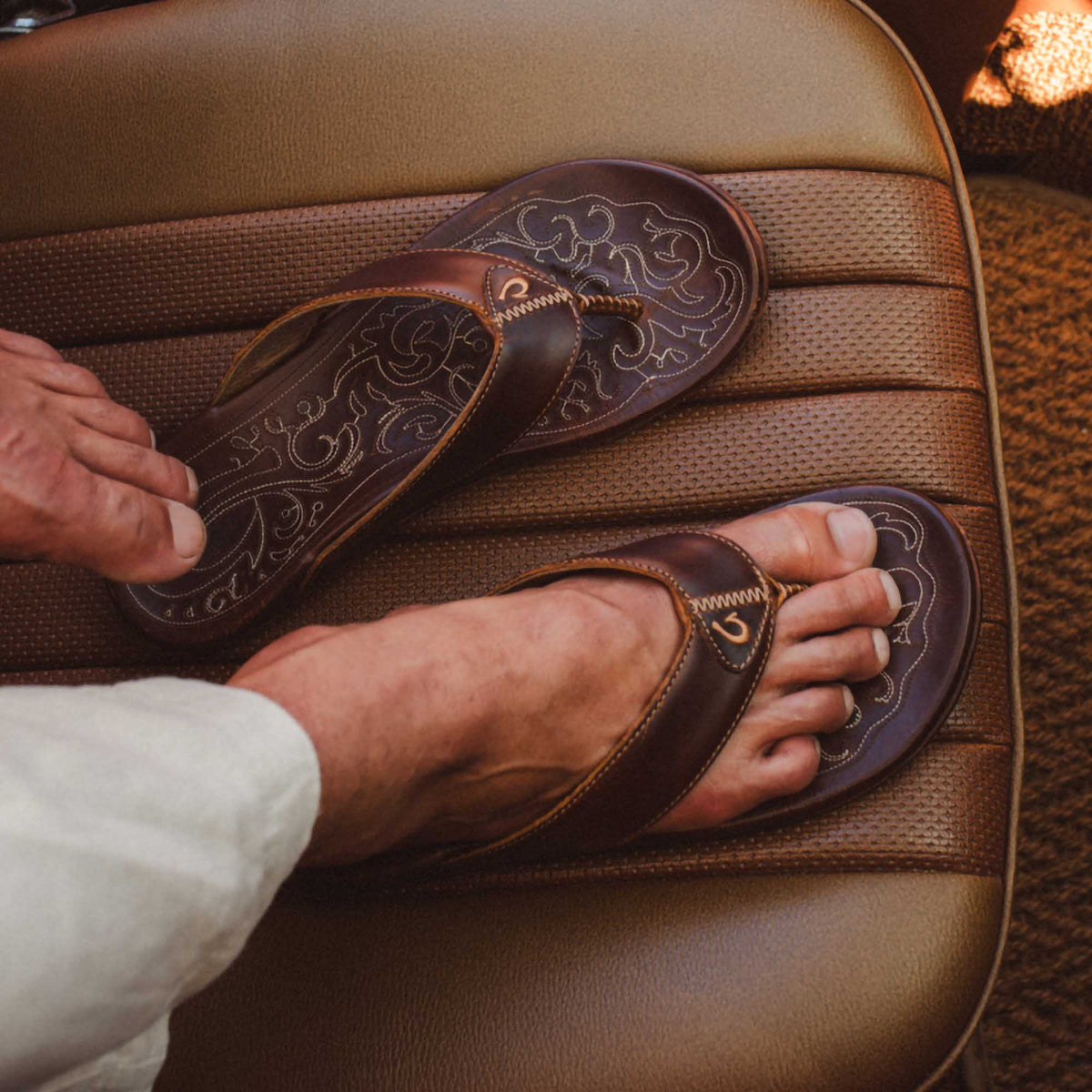 OluKai Everyday | Mekila Men's Full-Grain Leather Beach Sandals - Natural