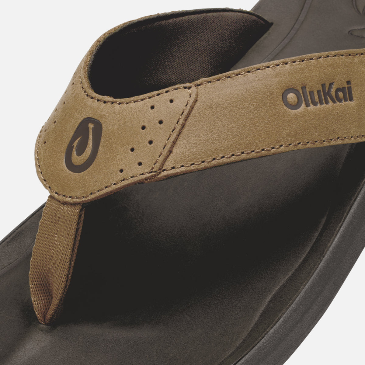 OluKai Featured | Pili - Tan / Dark Java