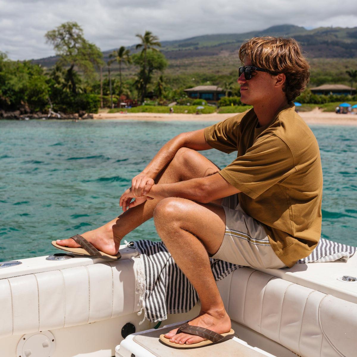 OluKai Best Seller | Tuahine Palm - Dk Java / Golden Sand
