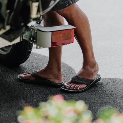 OluKai Essential | Kīpī Men’s Comfortable Beach Sandals - Black