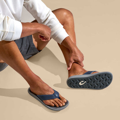 OluKai Sale | Ulele Men's Beach Sandals - Blue Depth / Charcoal