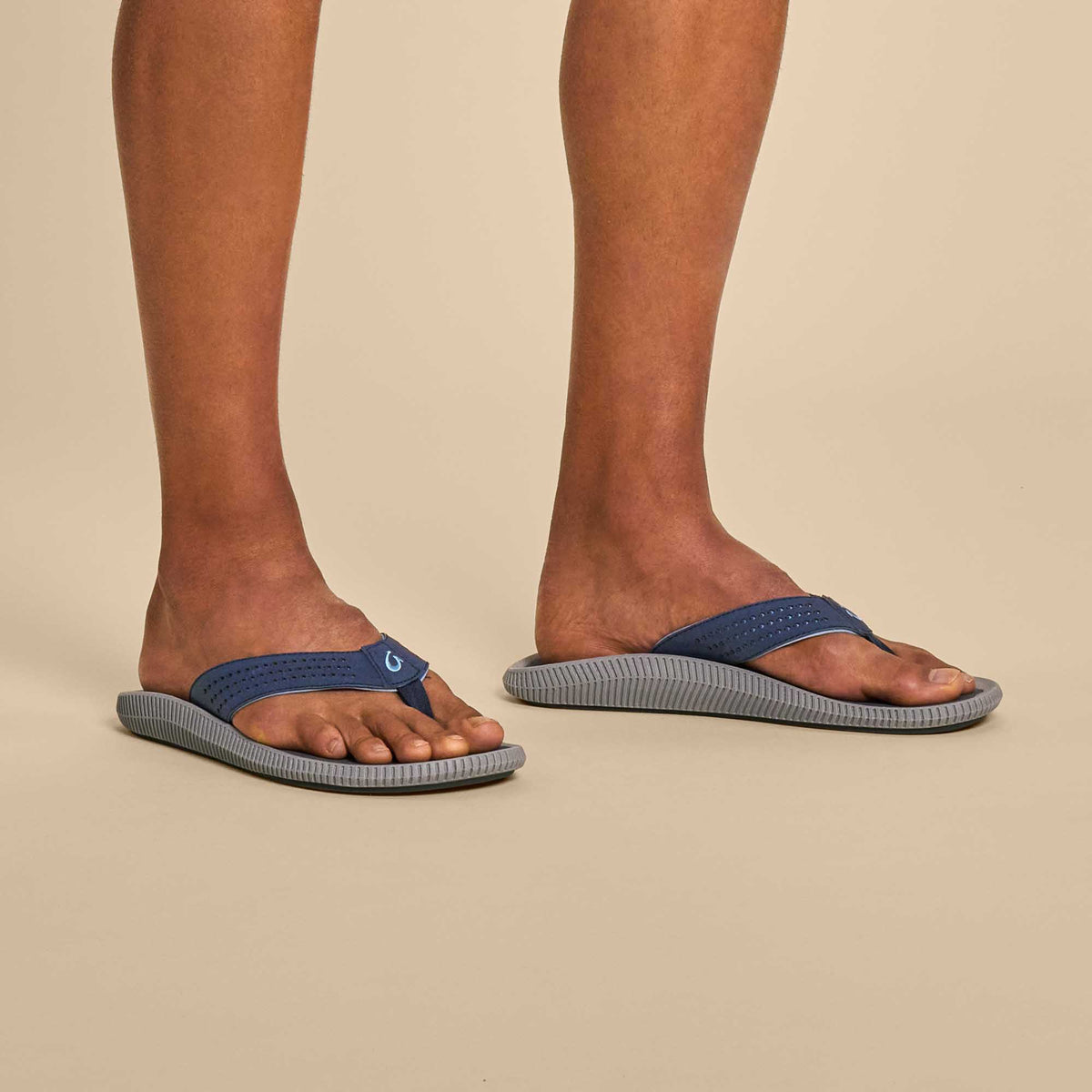 OluKai Sale | Ulele Men's Beach Sandals - Blue Depth / Charcoal