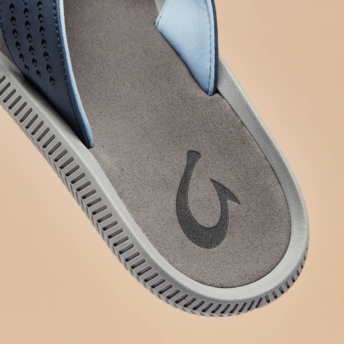 OluKai Sale | Ulele Men's Beach Sandals - Blue Depth / Charcoal