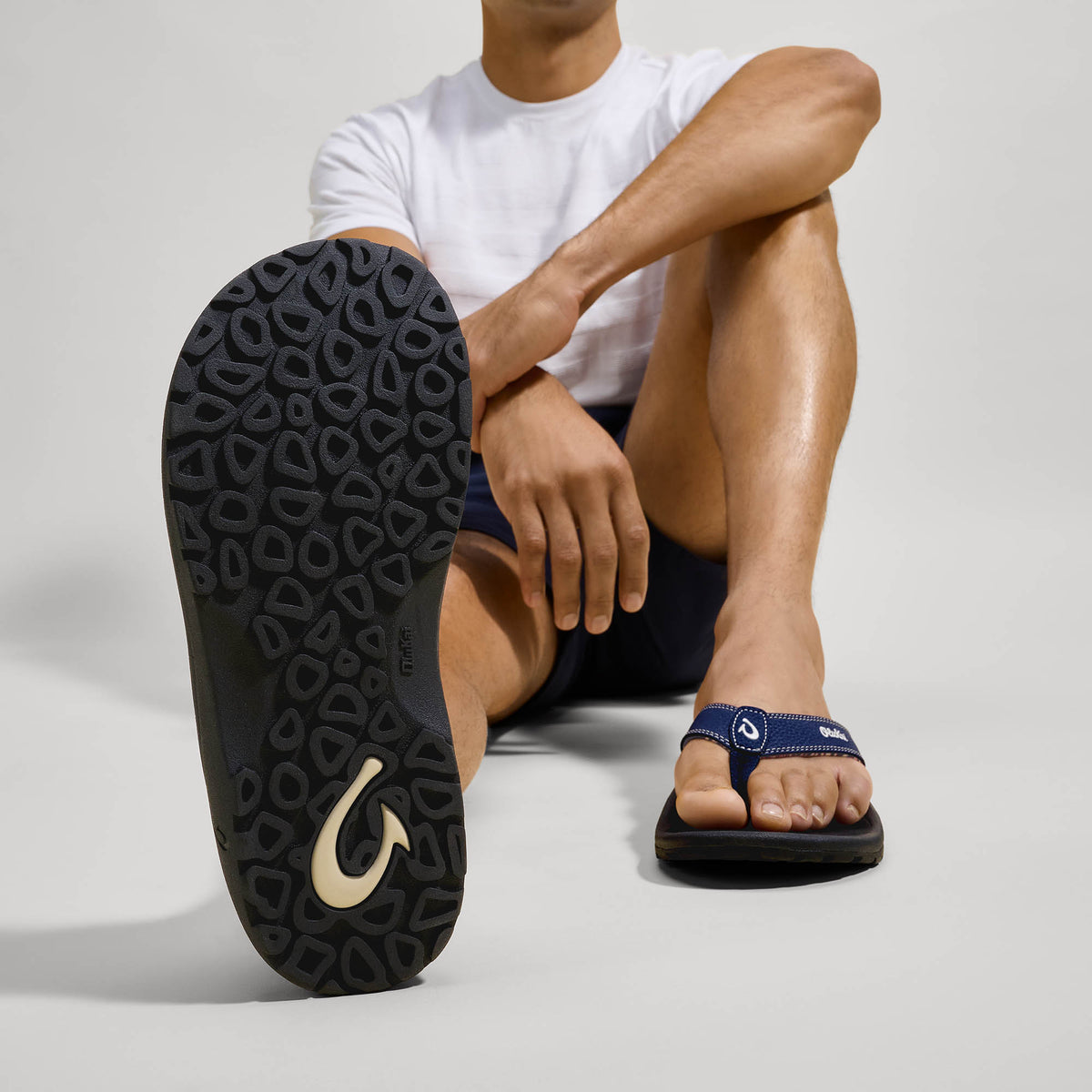 OluKai New | ‘Ohana Men's Beach Sandals - Navy / Onyx