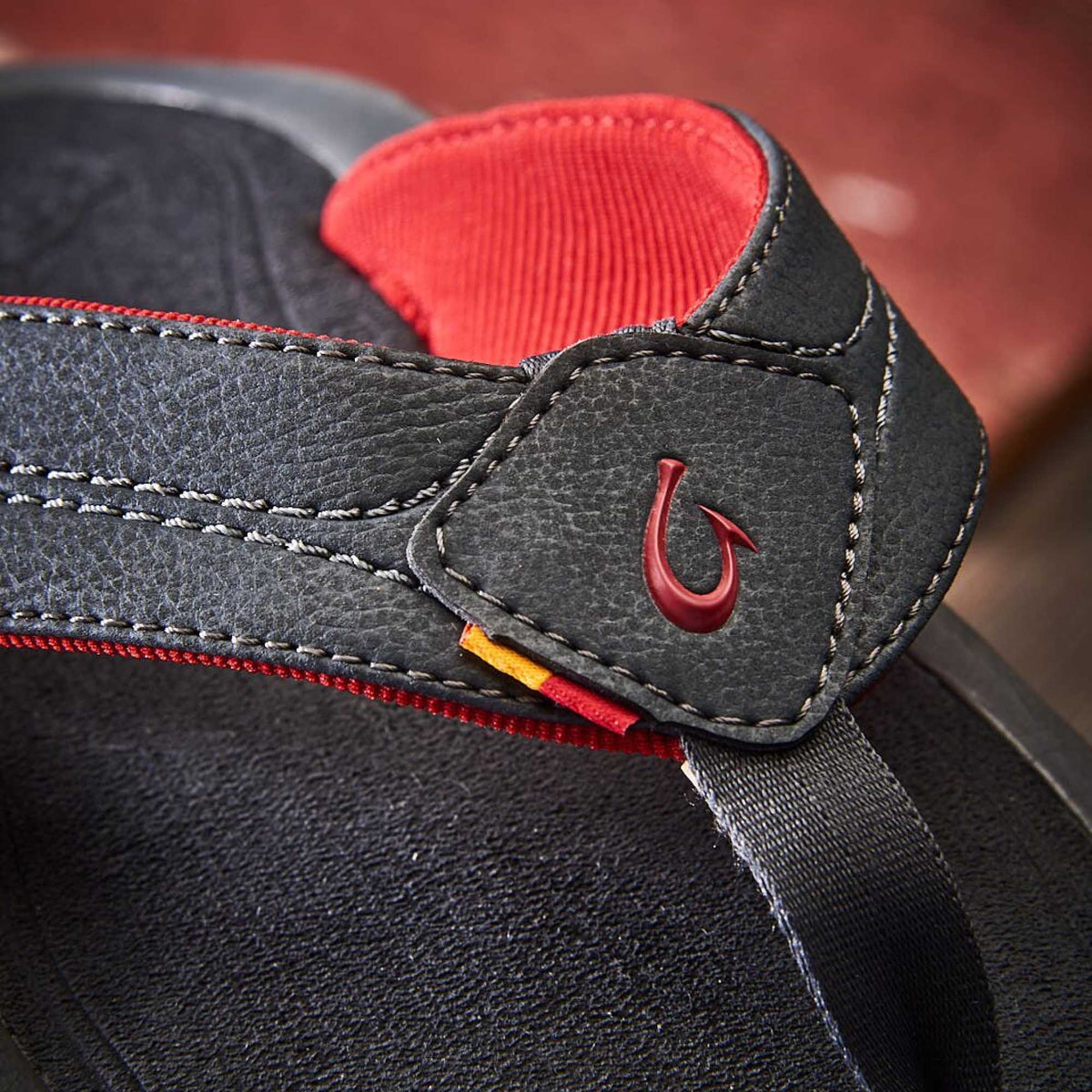 OluKai Hot Sale | Kīpī Men’s Comfortable Beach Sandals - Dark Shadow