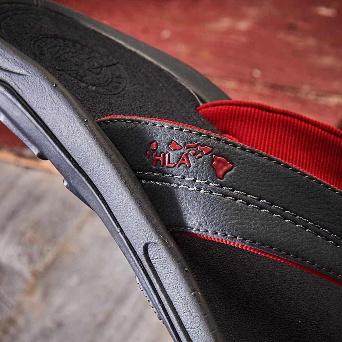 OluKai Hot Sale | Kīpī Men’s Comfortable Beach Sandals - Dark Shadow