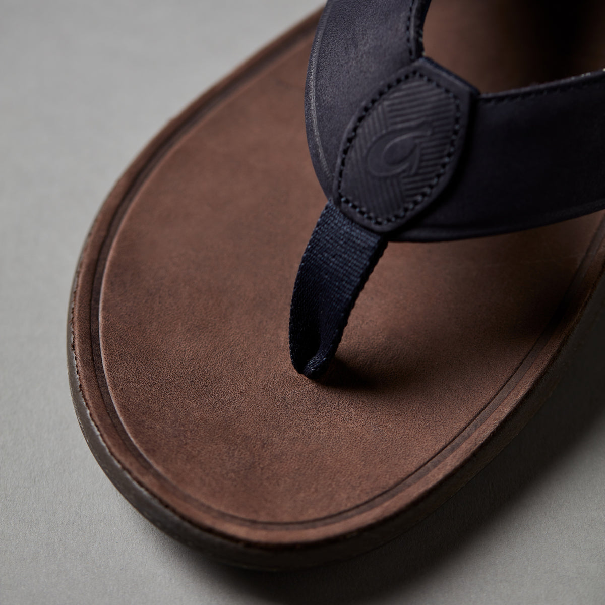 OluKai Best Price | Tuahine Men's Waterproof Leather Beach Sandals - Trench Blue