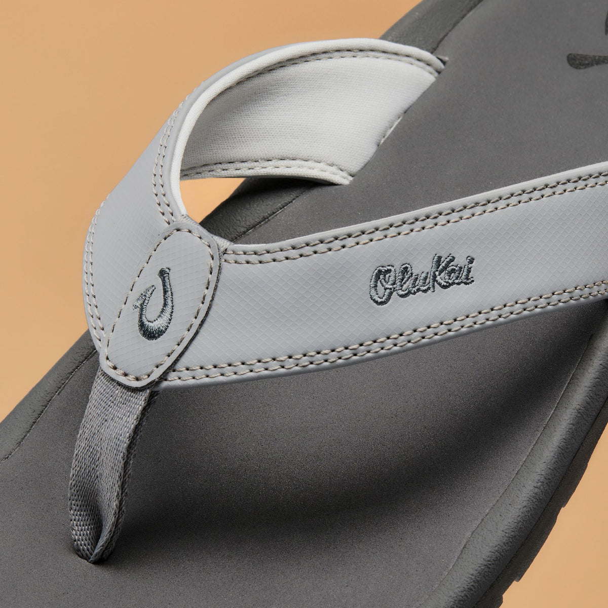 OluKai Essential | ‘Ohana Men's Best Selling Beach Sandals - Ash / Rock
