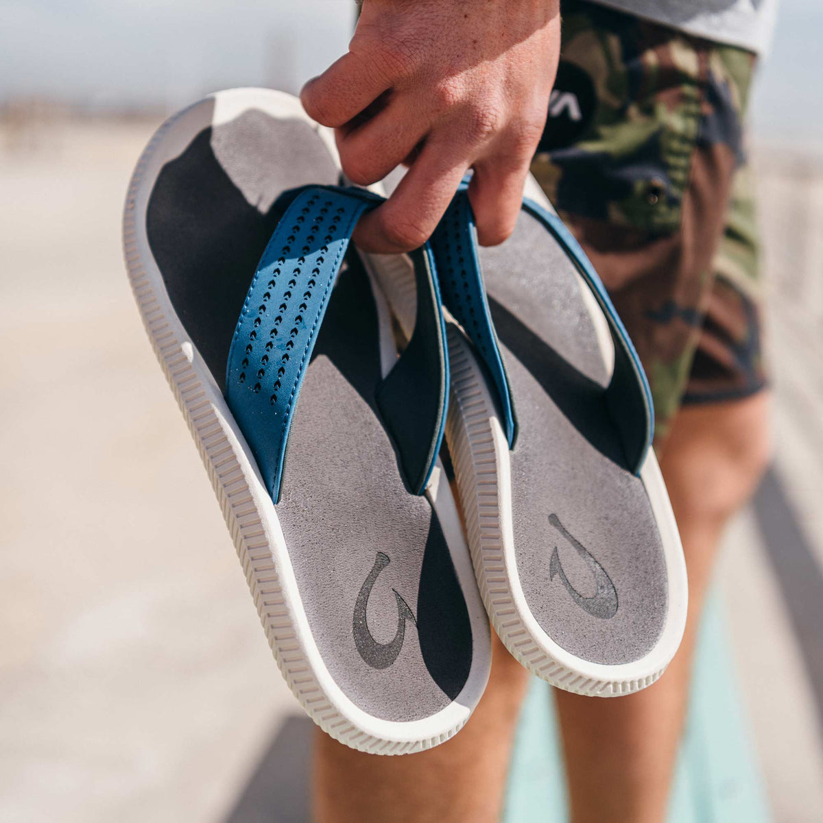 OluKai Smart Buy | Ulele Men's Beach Sandals - Slate Blue / Charcoal