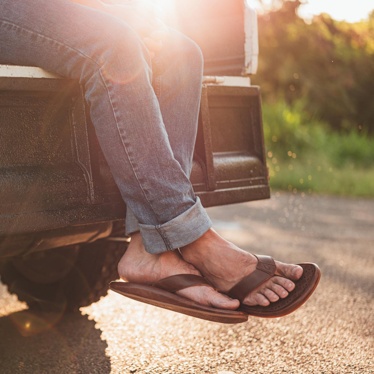 OluKai Quality | ‘Ilikai Men‘s Leather Sandals - Toffee