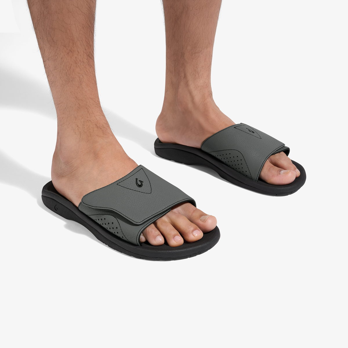 OluKai Everyday | Nalu Slide - Rock / Black
