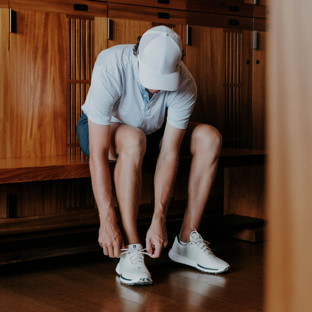 OluKai Sale | Mākena Men’s Waterproof Golf Shoes - White Sand