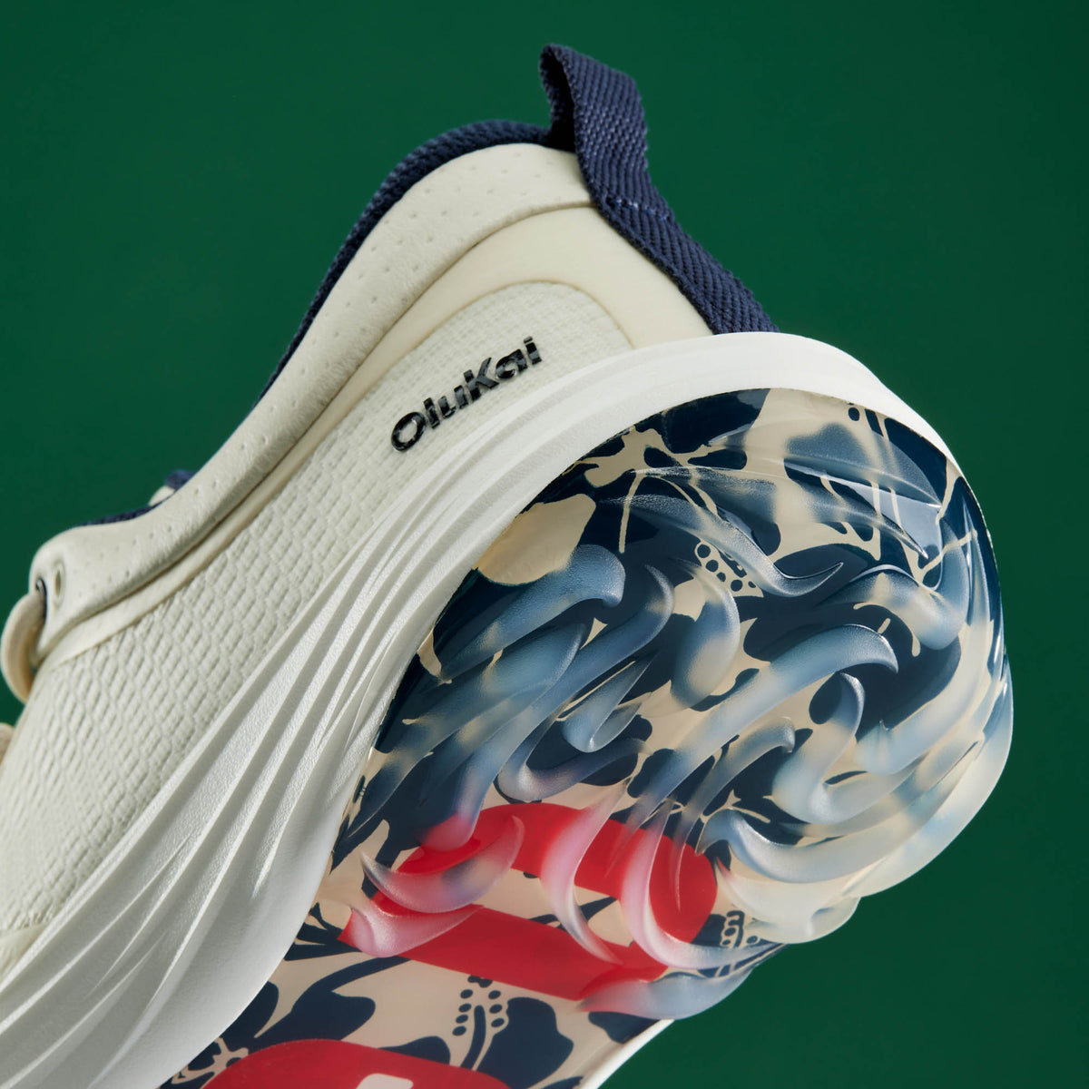 OluKai Sale | Mākena Men’s Waterproof Golf Shoes - White Sand