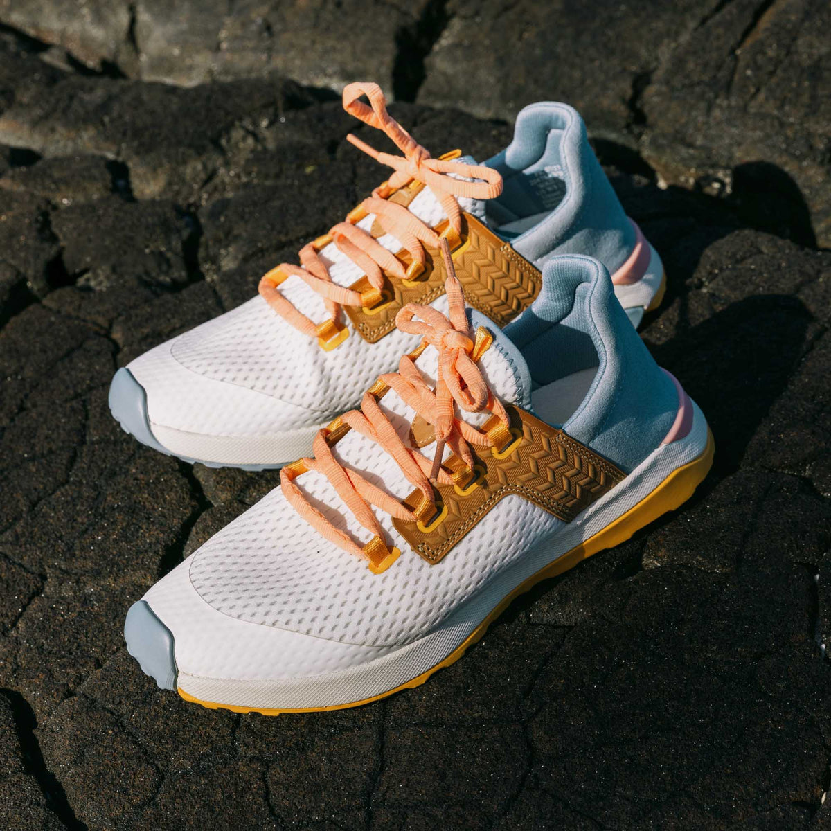 OluKai Trending | Wailuku Women’s Athletic Shoes - Bright White / Sea Ice