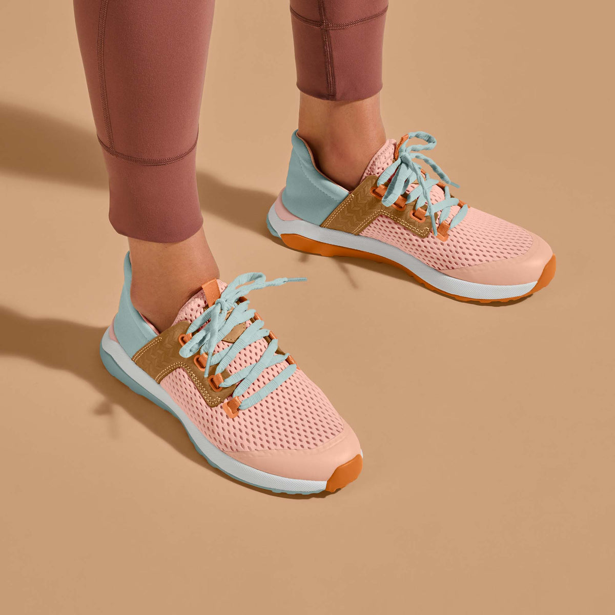 OluKai Best Price | Wailuku Women’s Athletic Shoes - Peach / Swell