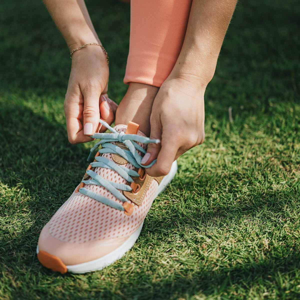 OluKai Best Price | Wailuku Women’s Athletic Shoes - Peach / Swell