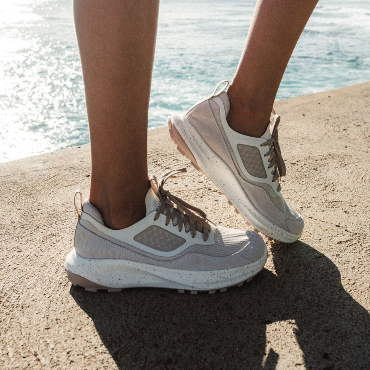 OluKai Sale | Makiki - White Sand / Tapa