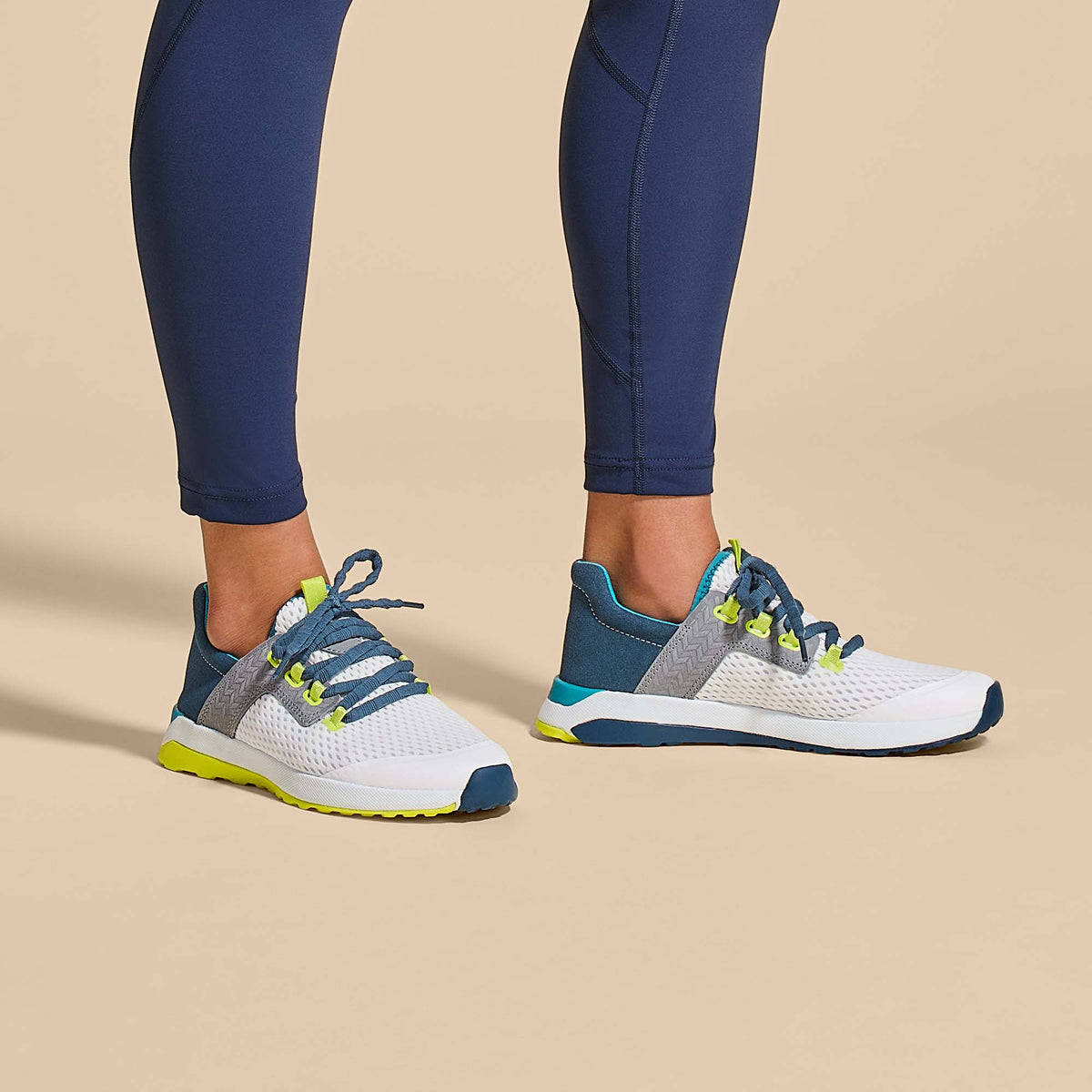 OluKai Best Price | Wailuku Women’s Athletic Shoes - Bright White / Lagoon
