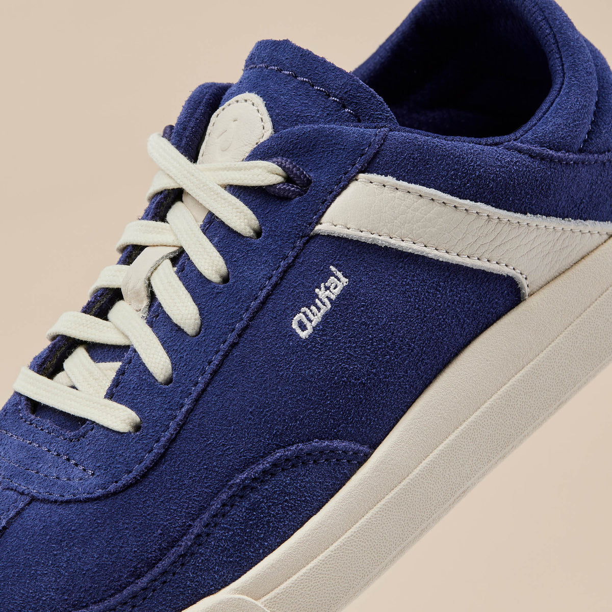 OluKai Quality | Hā‘upu Women’s Leather Sneakers - Navy / Off White