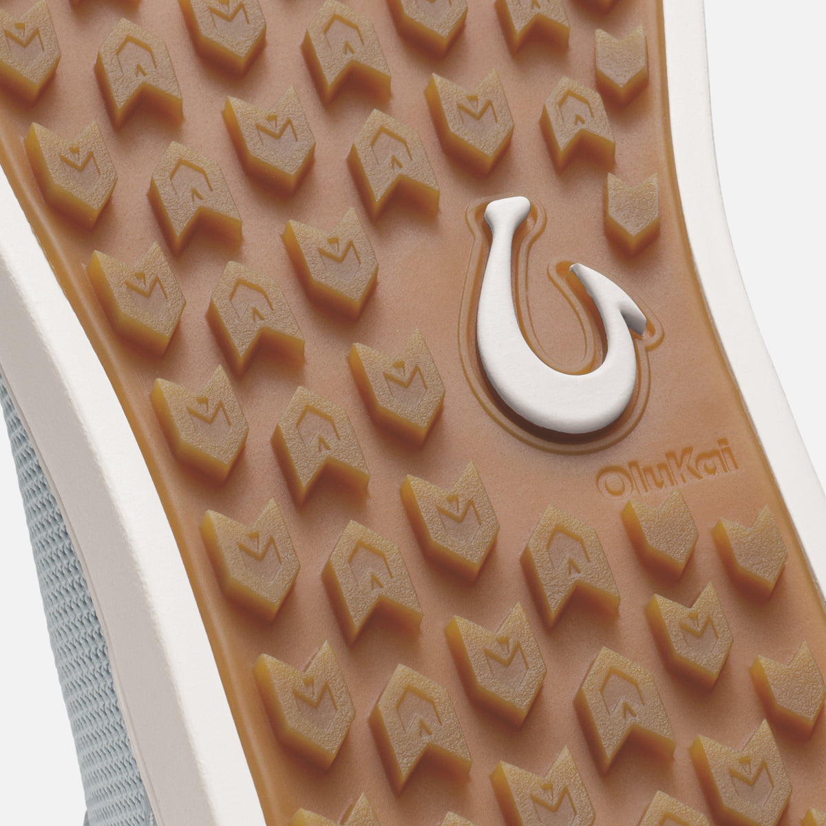 OluKai Value | Kiahuna - Cloud Grey / Tan