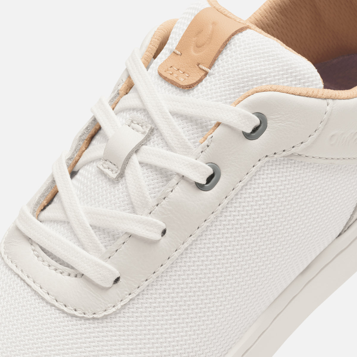 OluKai Best Seller | Kiahuna - Bright White / Cantalope