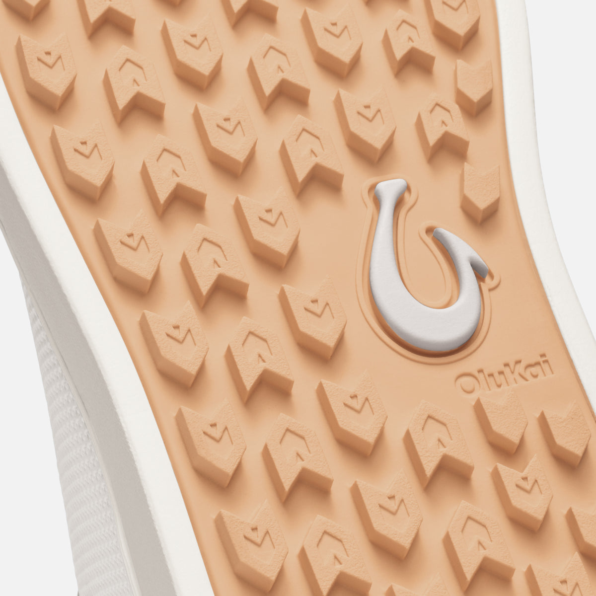 OluKai Best Seller | Kiahuna - Bright White / Cantalope