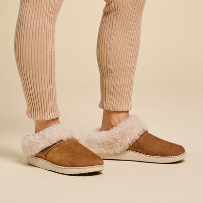 OluKai Great Value | Ku‘i Women‘s Slip-On Slippers - Tan / Bone
