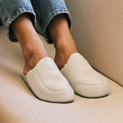 OluKai Deals | Kōnea Women’s Leather Slipper Mules - Bone