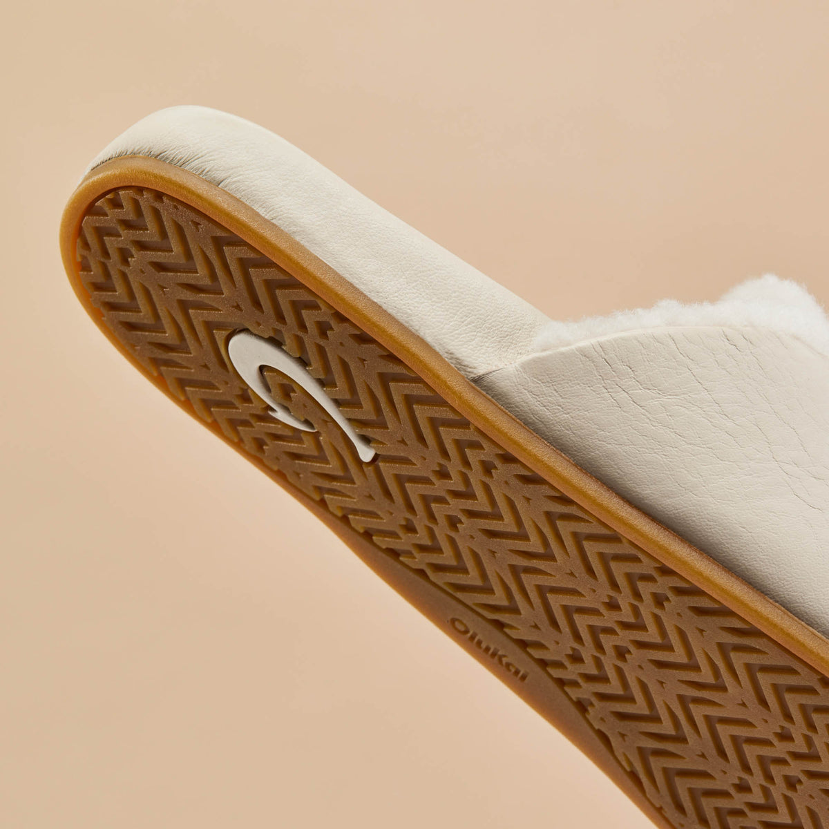 OluKai Deals | Kōnea Women’s Leather Slipper Mules - Bone