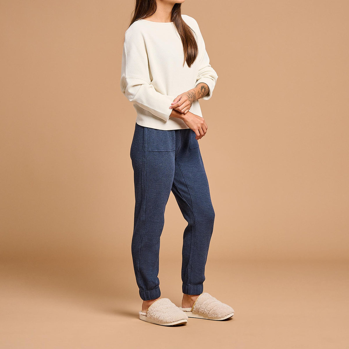 OluKai Popular | Pūpū Mua Women’s Shearling Mule Slipper - Tapa