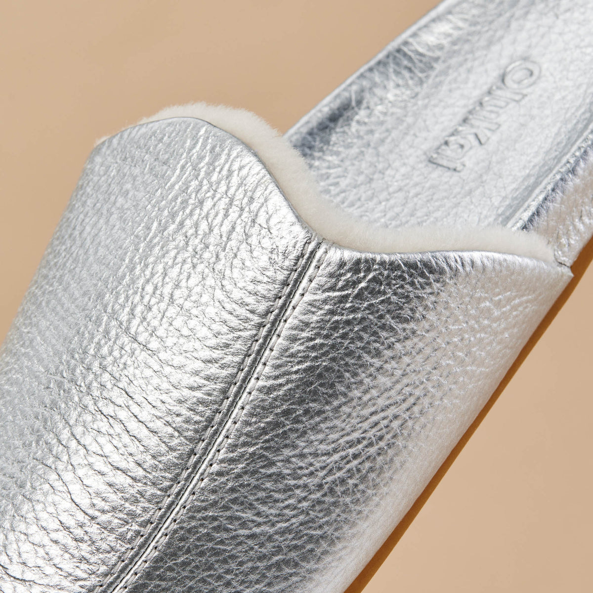 OluKai Value | Kōnea Women’s Leather Slipper Mules - Silver