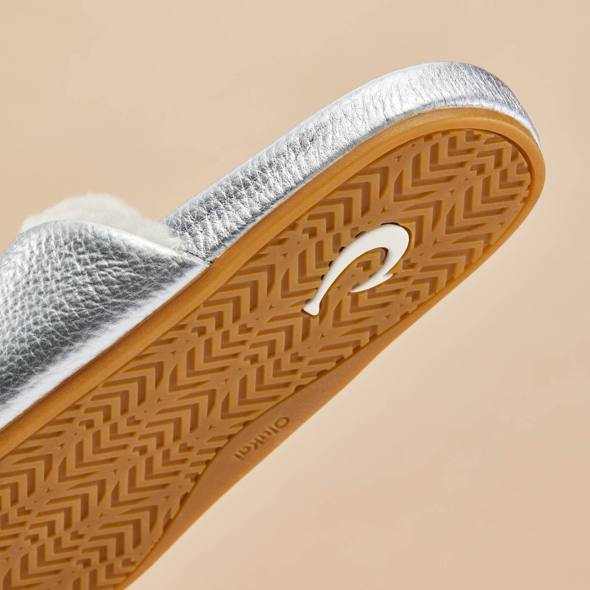 OluKai Value | Kōnea Women’s Leather Slipper Mules - Silver